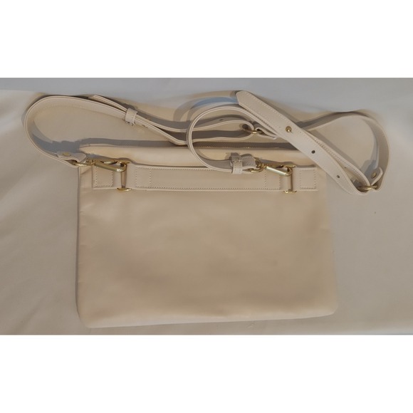 Holly and Tanager Womens Creme 100%‎ Genuine Leather Companion Max Crossbody Bag - Picture 4 of 16